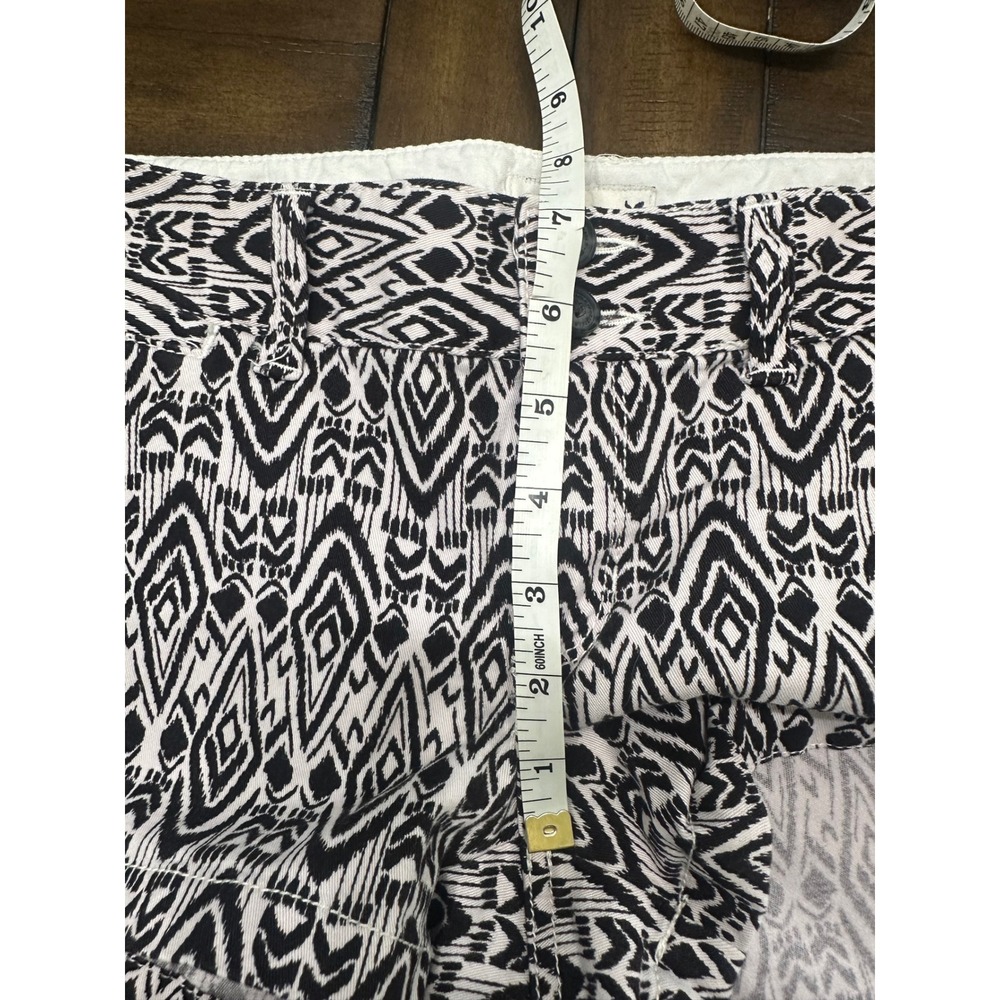 American Eagle Outfitters Black White Tribal Ikat Geometric Shorts Size 4 - Picture 8 of 8